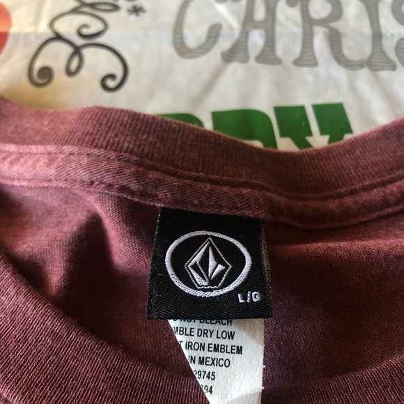 T-Shirt - Picture 1 of 2